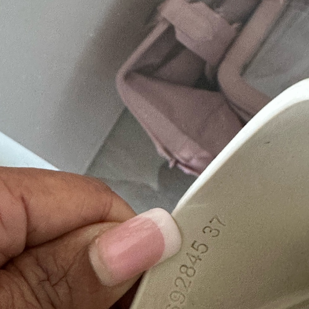 Gucci White Slide Sandals - Picture 2 of 3